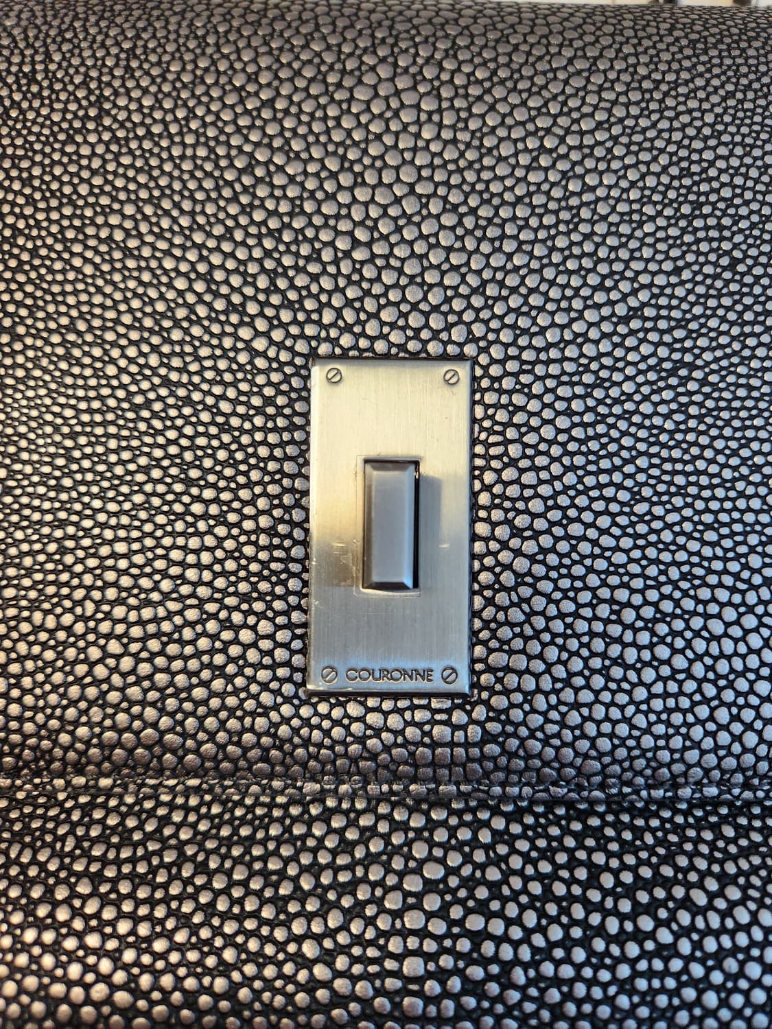 새상품급)쿠론 체인백 크로스백
여러 중고사이트에도 같이 판매하고 있어서  상품이미지2