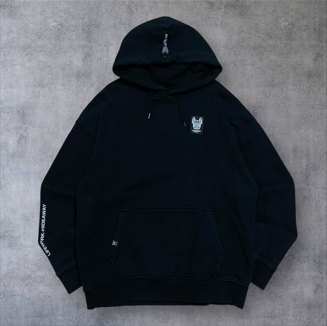 라이프워크 스몰 로고 블랙 후드티 상품이미지1