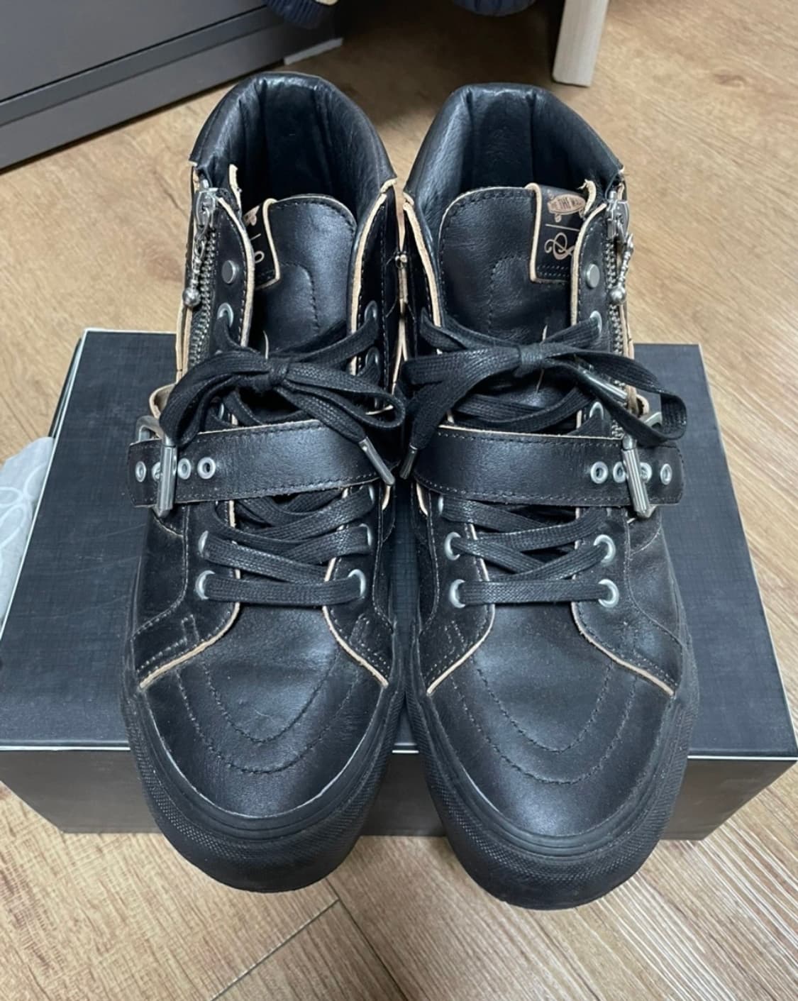 반스 볼트 x 셰인 곤잘레스 스케이트 하이 리이슈 스트랩 VLT LX 상품이미지2