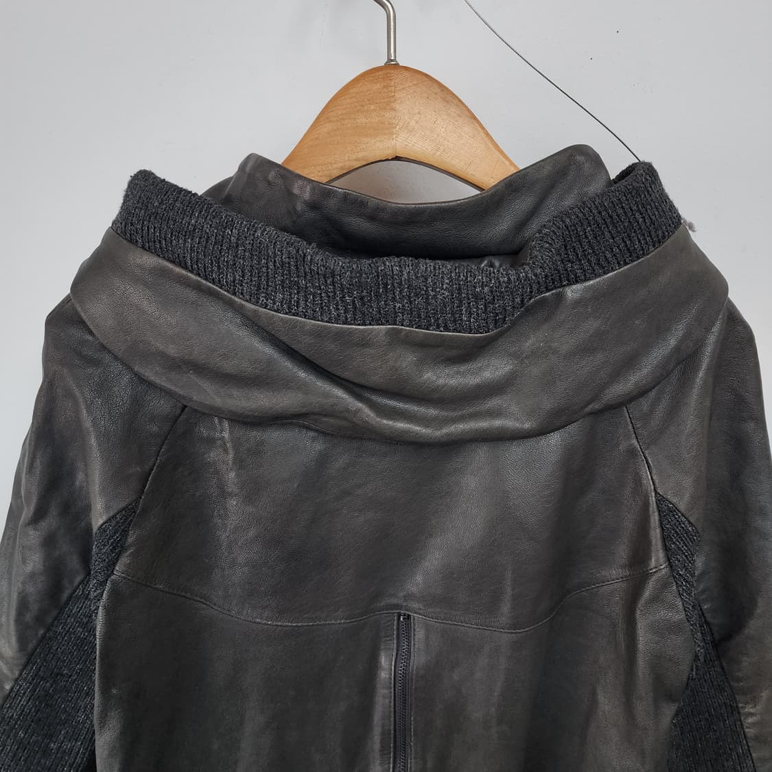 엠씨 후드 가죽 롱 코트 블랙 상품이미지7