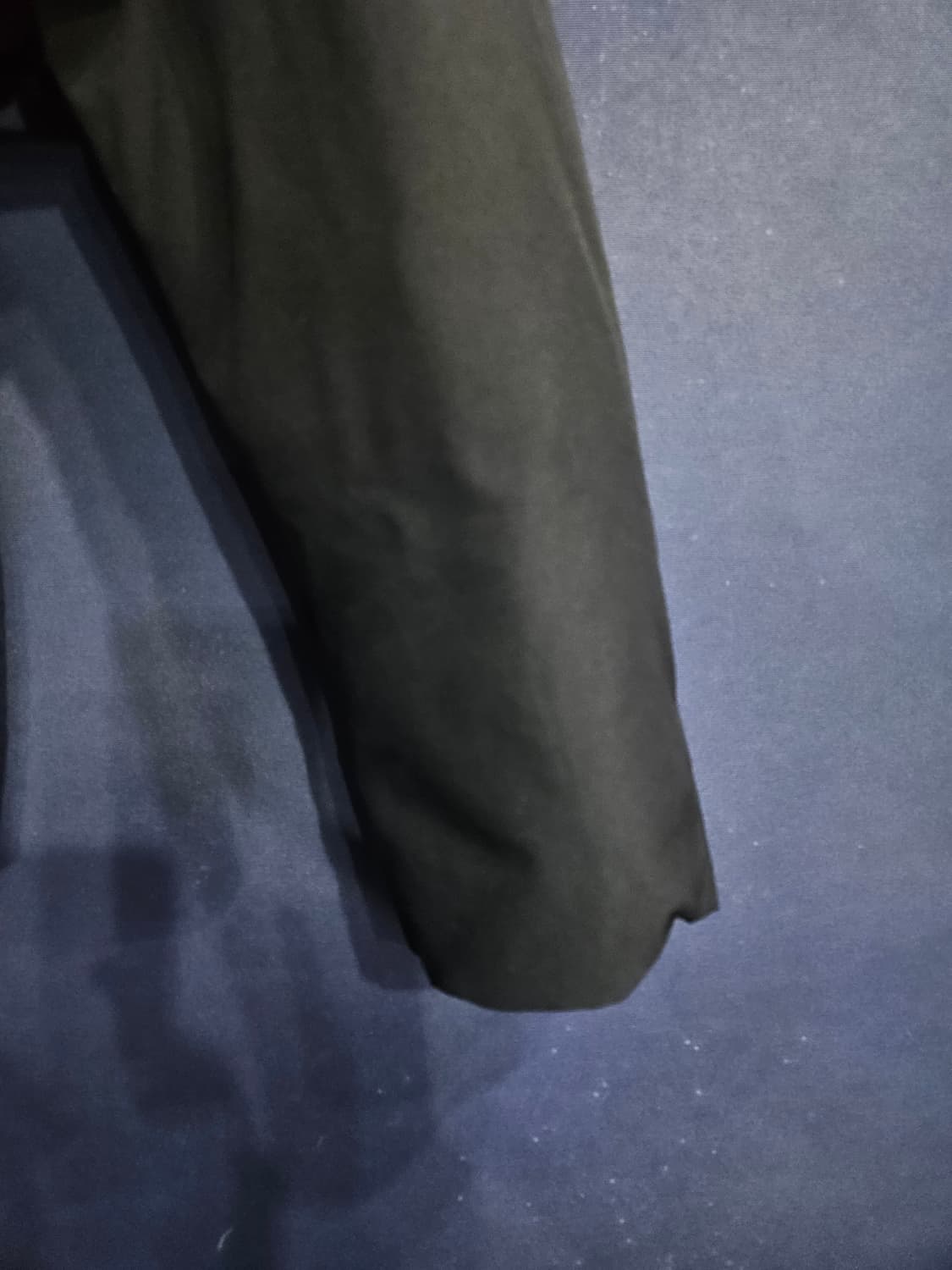 띠어리 블랙컬러 남성 90 덕다운 패딩 상품이미지5