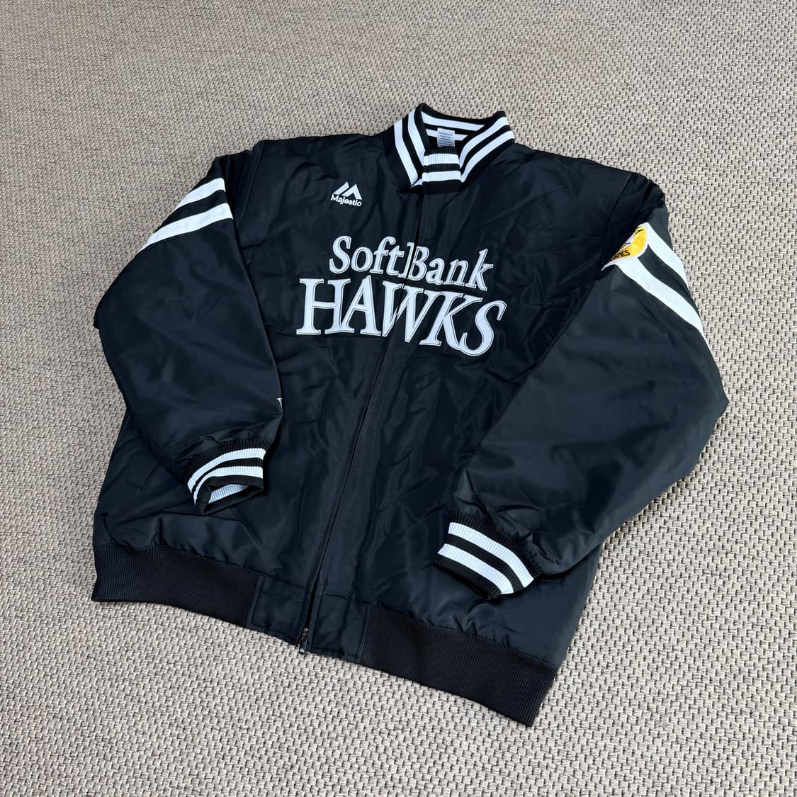 마제스틱 후쿠오카 호크스 더그아웃 자켓 3XL 상품이미지1