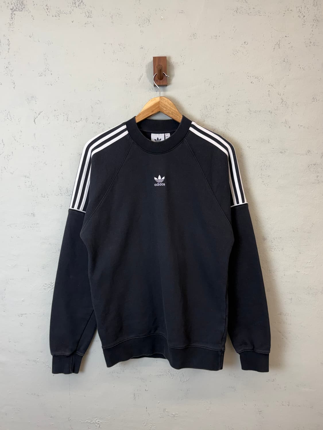 아디다스 삼선 미드로고 맨투맨 상품이미지1