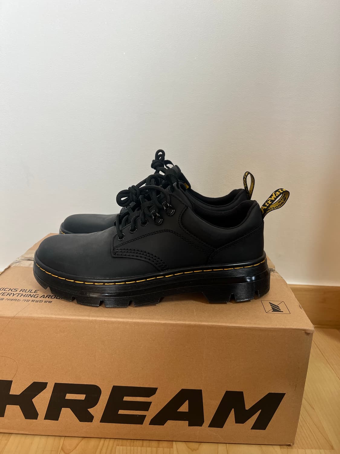 닥터마틴 리더 와이오밍 레더 유틸리티 슈즈 블랙 상품이미지2