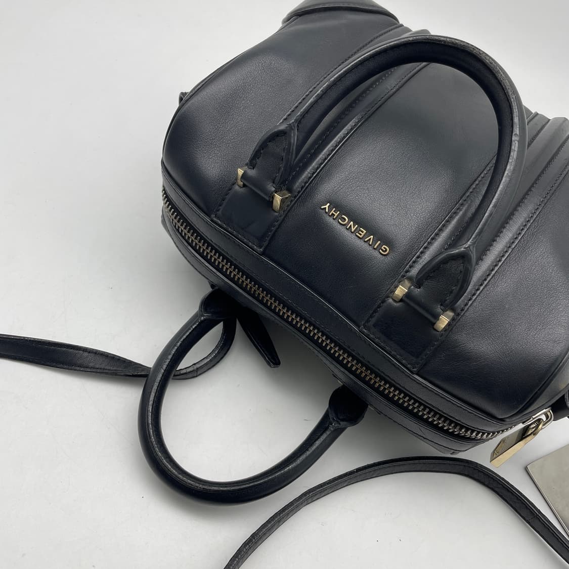 지방시 루크레치아 미니 보스턴 백 상품이미지6