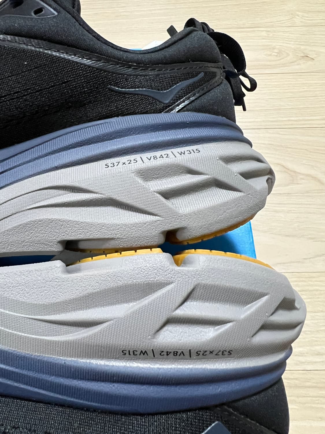 호카 / 본디 8 (새상품) / 255 상품이미지4