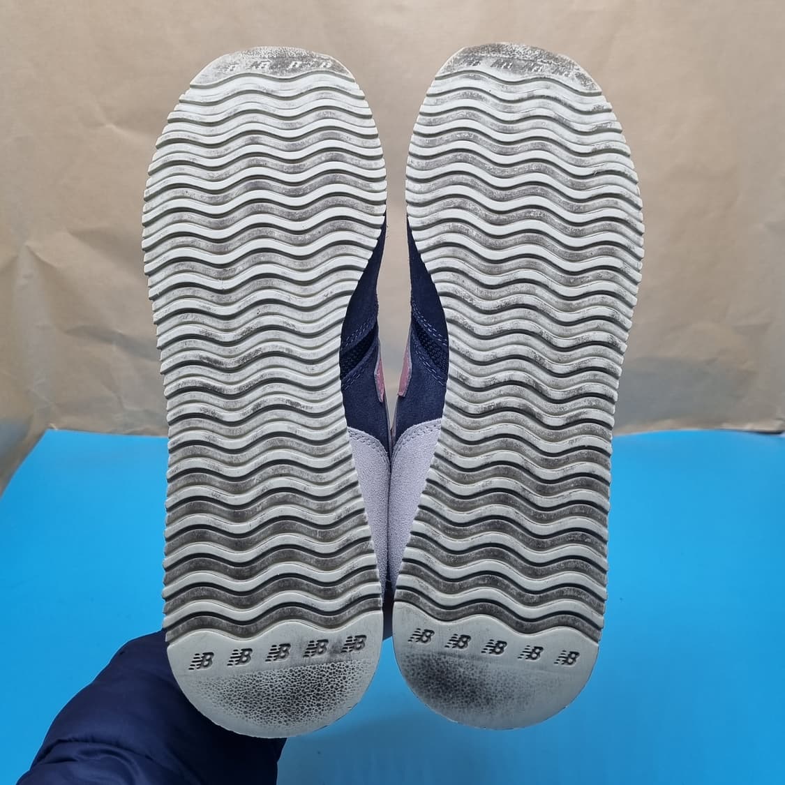 뉴발란스 620 여성운동화245 상품이미지3