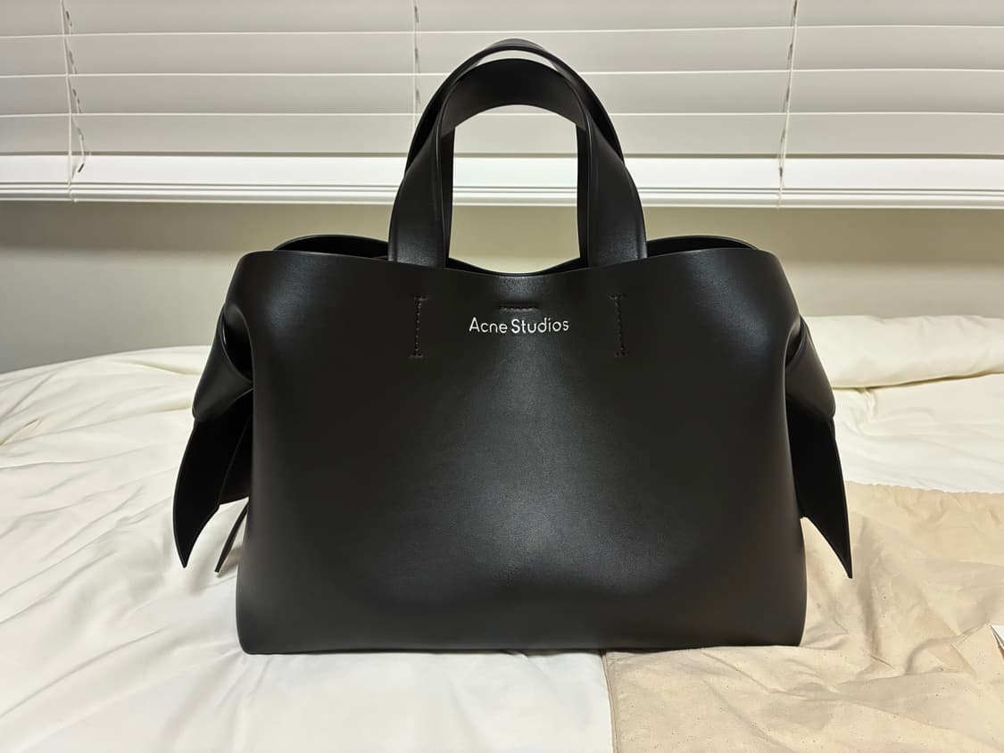 Acne Studios 아크네 스튜디오 무스비 토트백 미디사이즈 블랙 상품이미지1