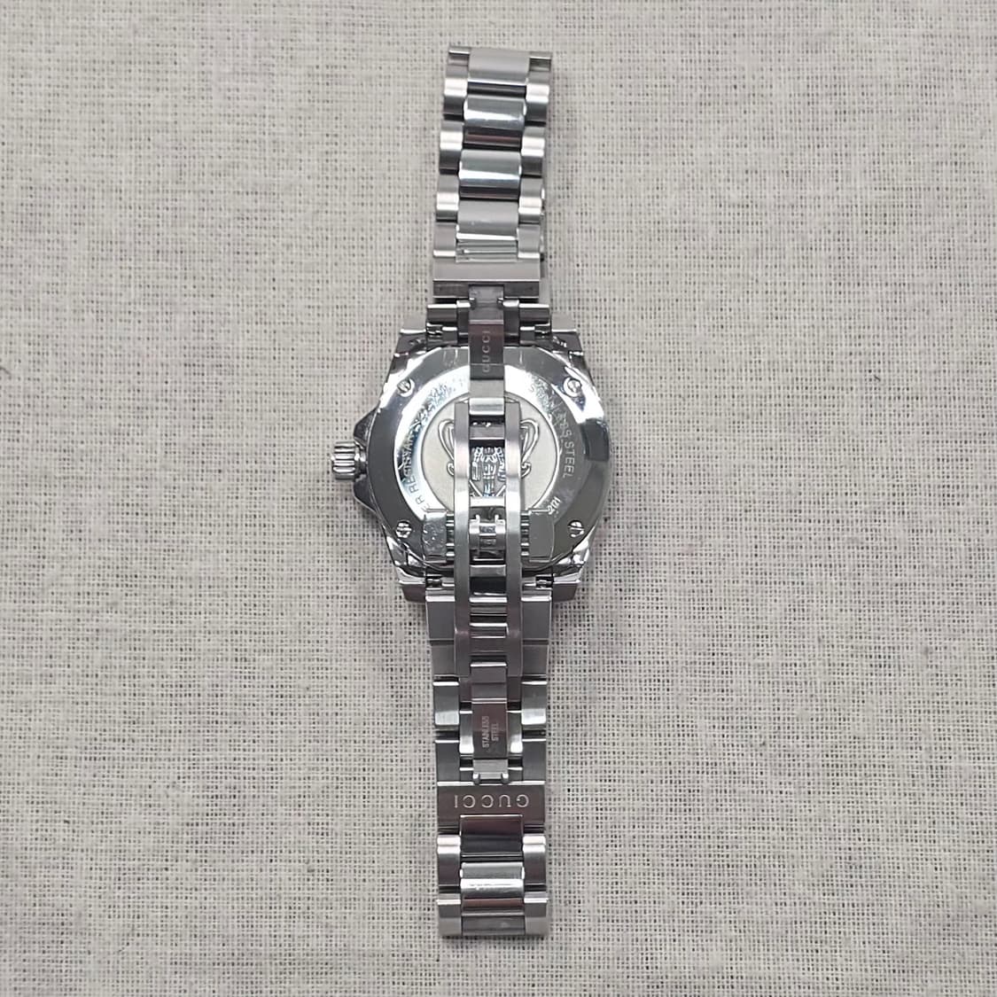 구찌 화이트 스틸 쿼츠 DIVE 다이브 여성 시계 상품이미지3