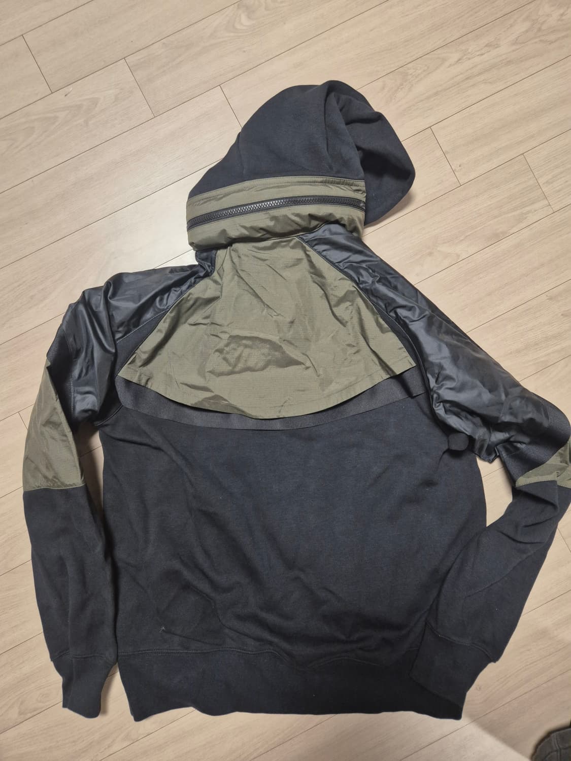 [새상품/L] 나이키 x 사카이 NRG 풀 집업 후드 카고 카키 블랙 상품이미지2