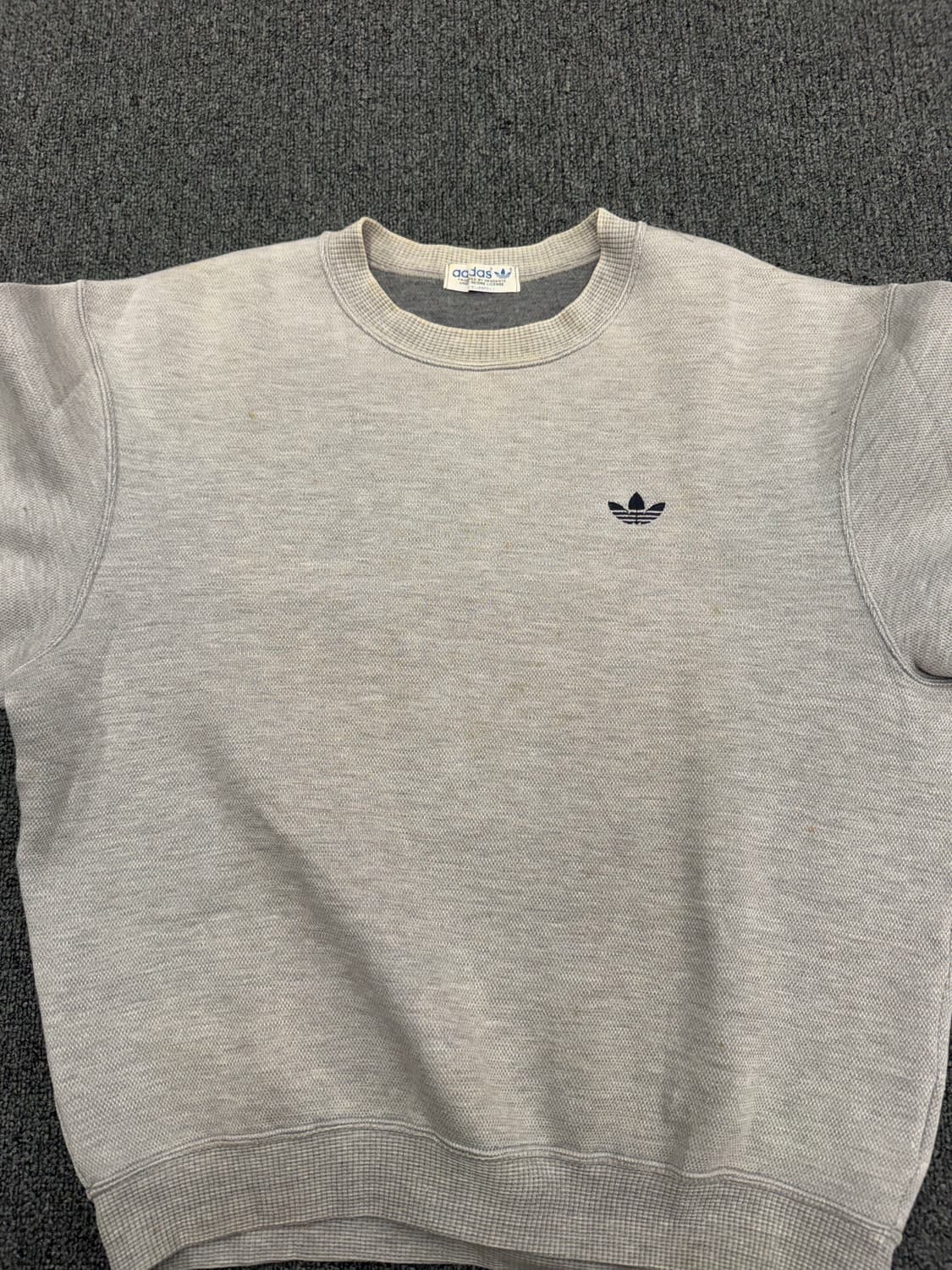 OS)아디다스x데상트 빈티지 그레이 니트 맨투맨 상품이미지5