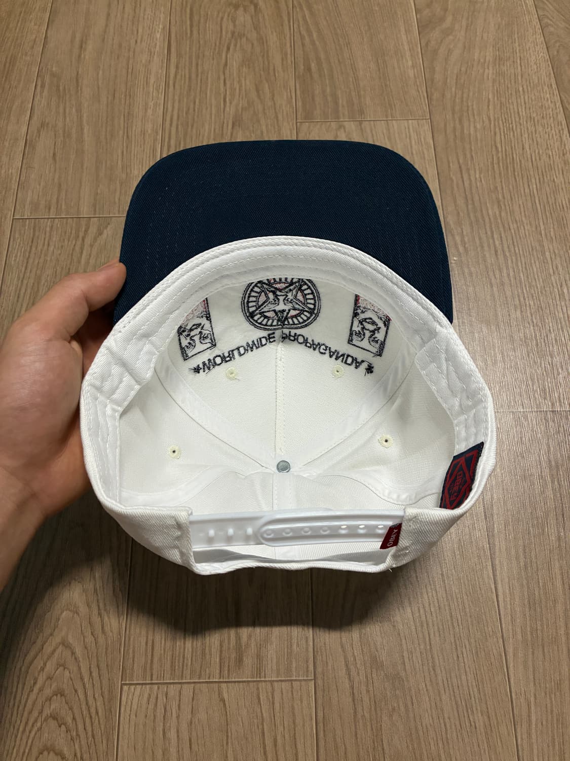 오베이 투톤 스냅백 캡 네이비 화이트 상품이미지5