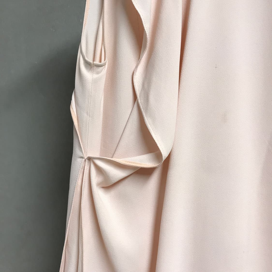 끌로에 슬리브리스 블라우스 핑크 75(W) 상품이미지4