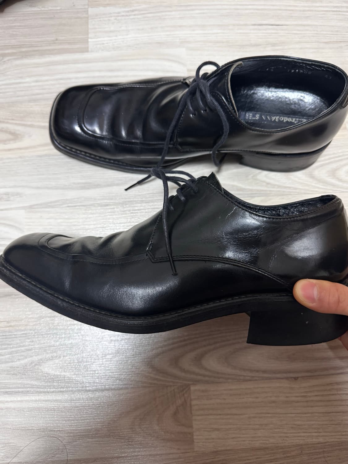 알프레도 바니스터 스퀘어토 더비 270 상품이미지2