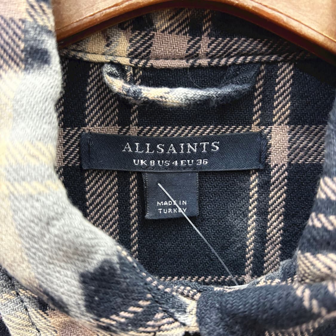 올세인츠 롱 셔츠 자켓 체크 패턴 블리치 워싱 플랩 포켓 디테일 블랙 상품이미지6