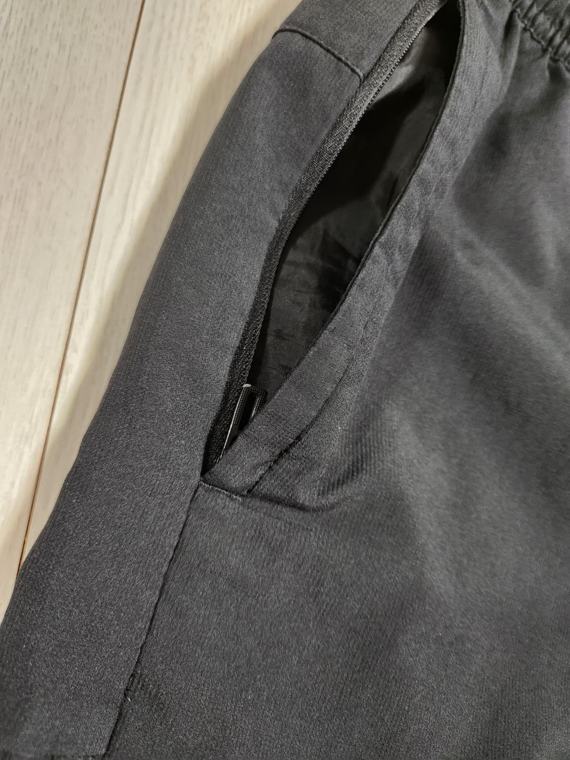 아디다스 반바지 TQJ HE7405 fi lib 우븐 쇼트 사이즈L

여 상품이미지5