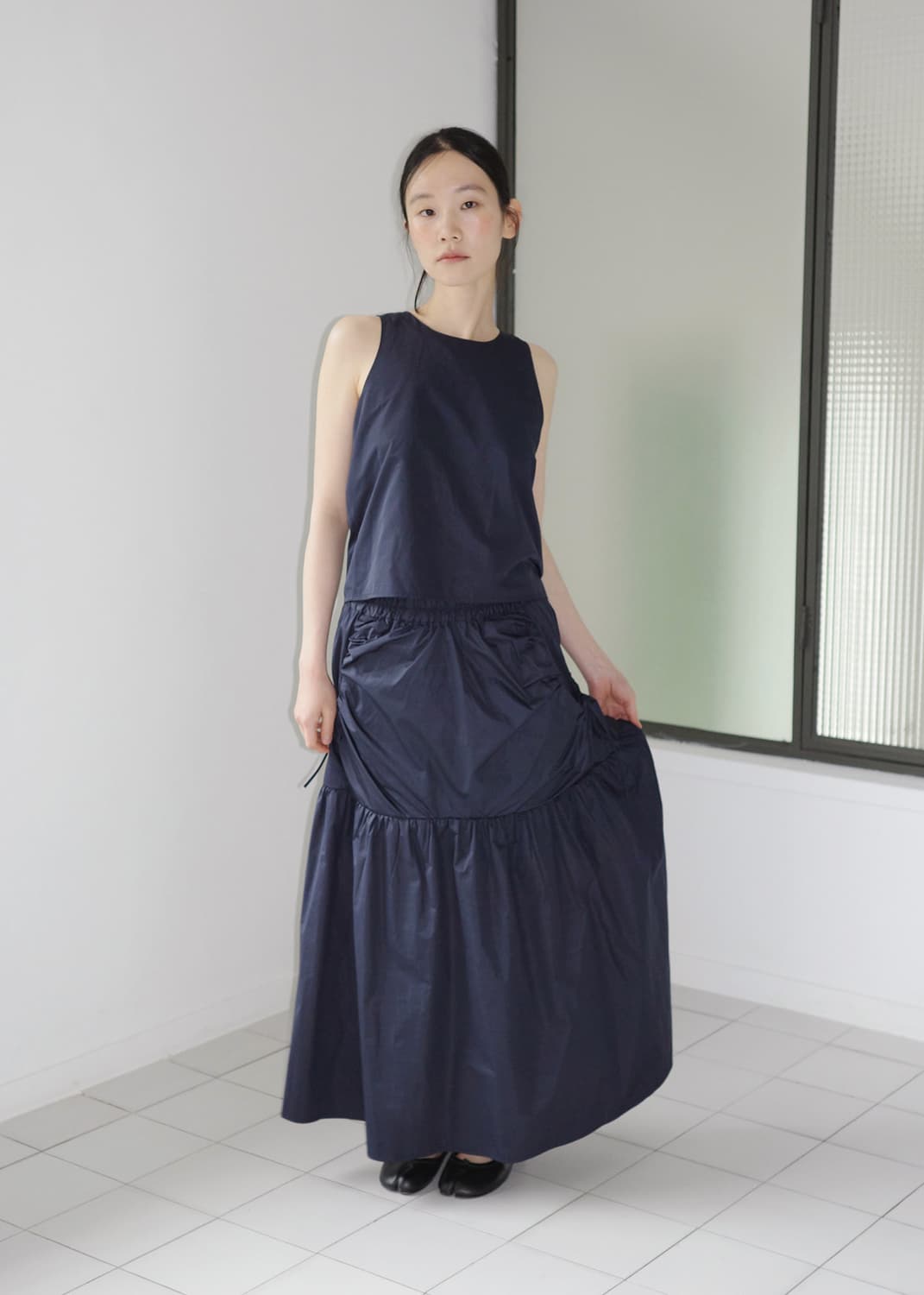 Hwi MONSOON SKIRT [NAVY] 상품이미지1