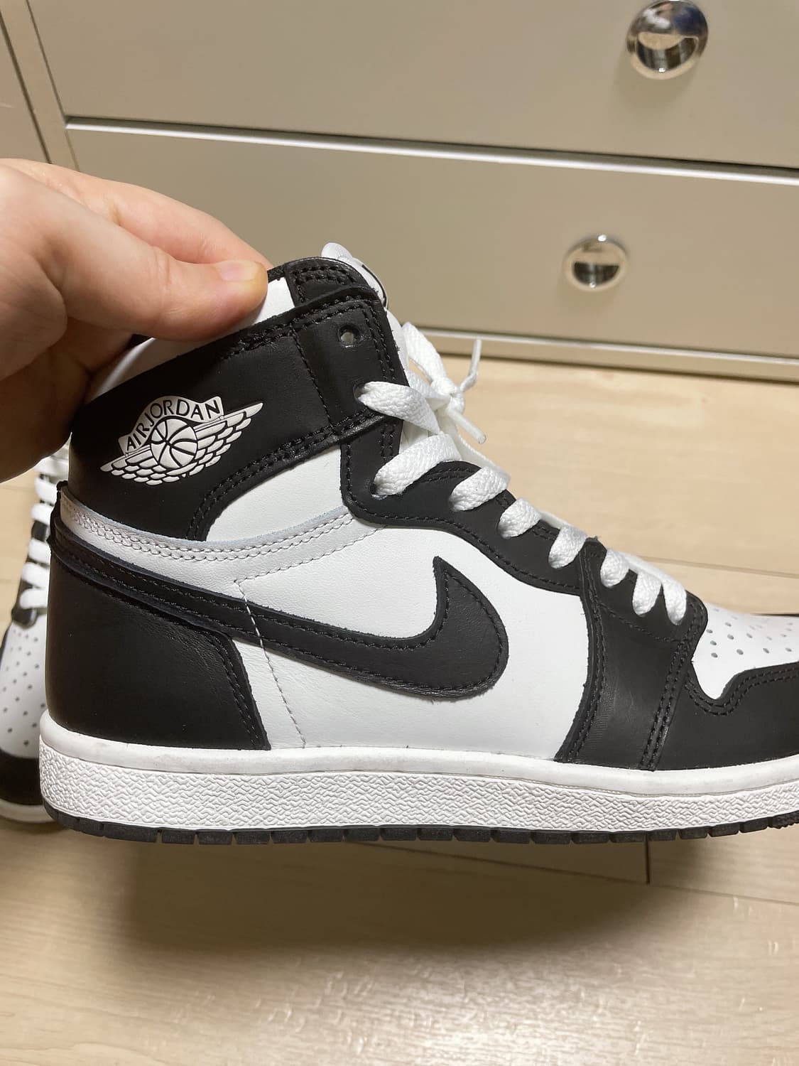 나이키 에어 조던 1 하이 블랙 앤 화이트 255 상품이미지5