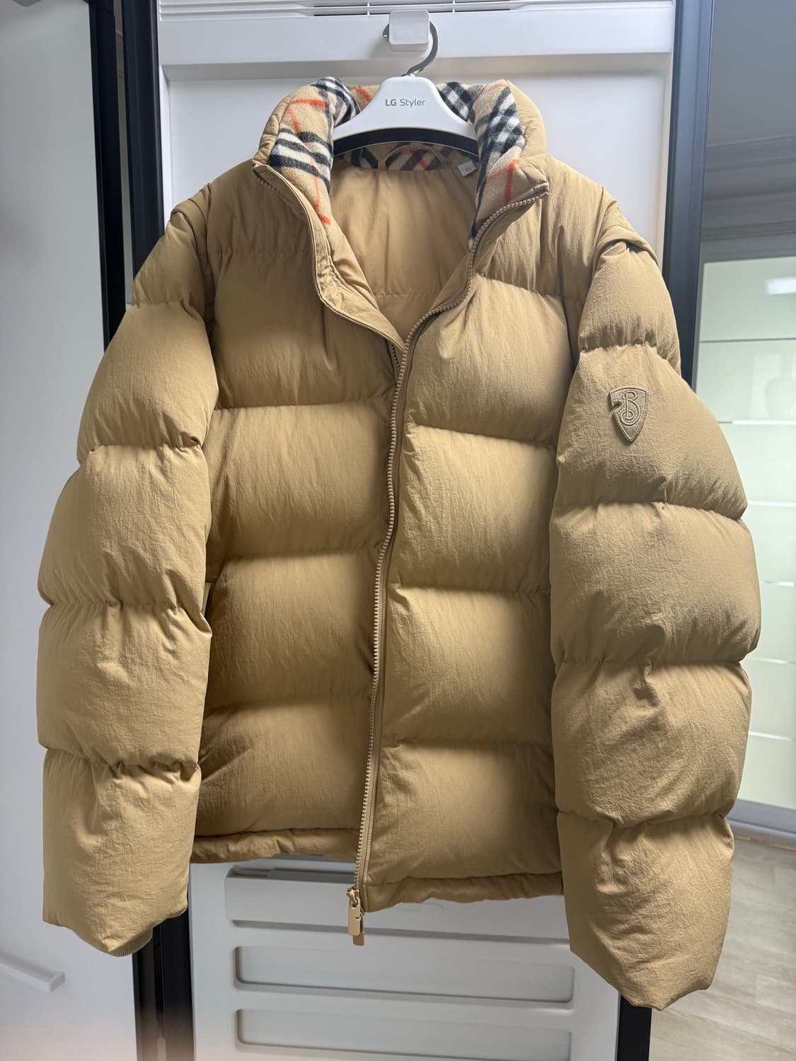 24fw 버버리 베이지 패딩 판매 상품이미지4