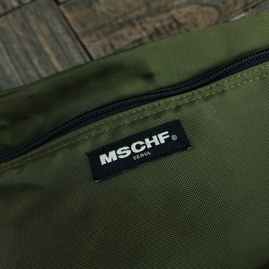 [미스치프] 빅로고 나일론 크로스백 카키 M19484 상품이미지6