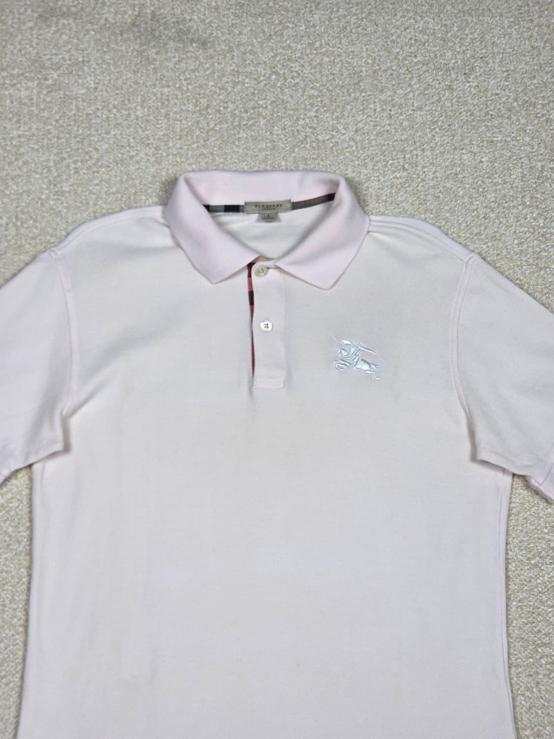 [버버리] 런던 기사 자수 피케 반팔 폴로 셔츠 | S00131 상품이미지2
