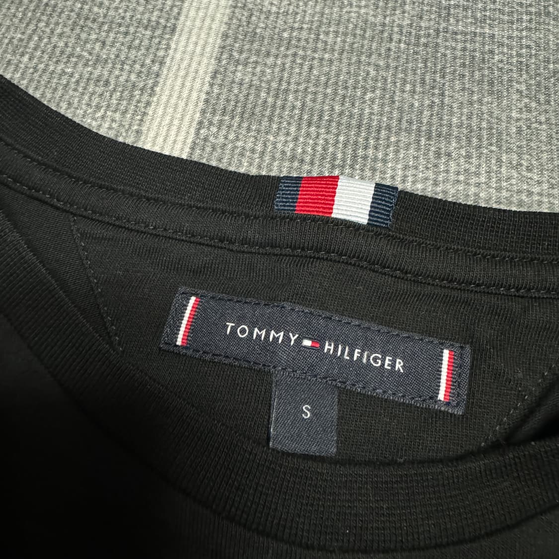 여) 타미힐피거 블랙 로고 반팔티 상품이미지3