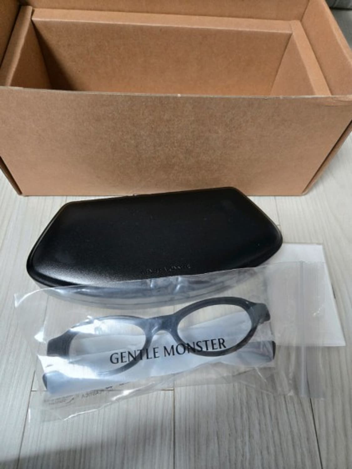 젠틀몬스터 오드01 블랙 새상품(렌즈x) 상품이미지1