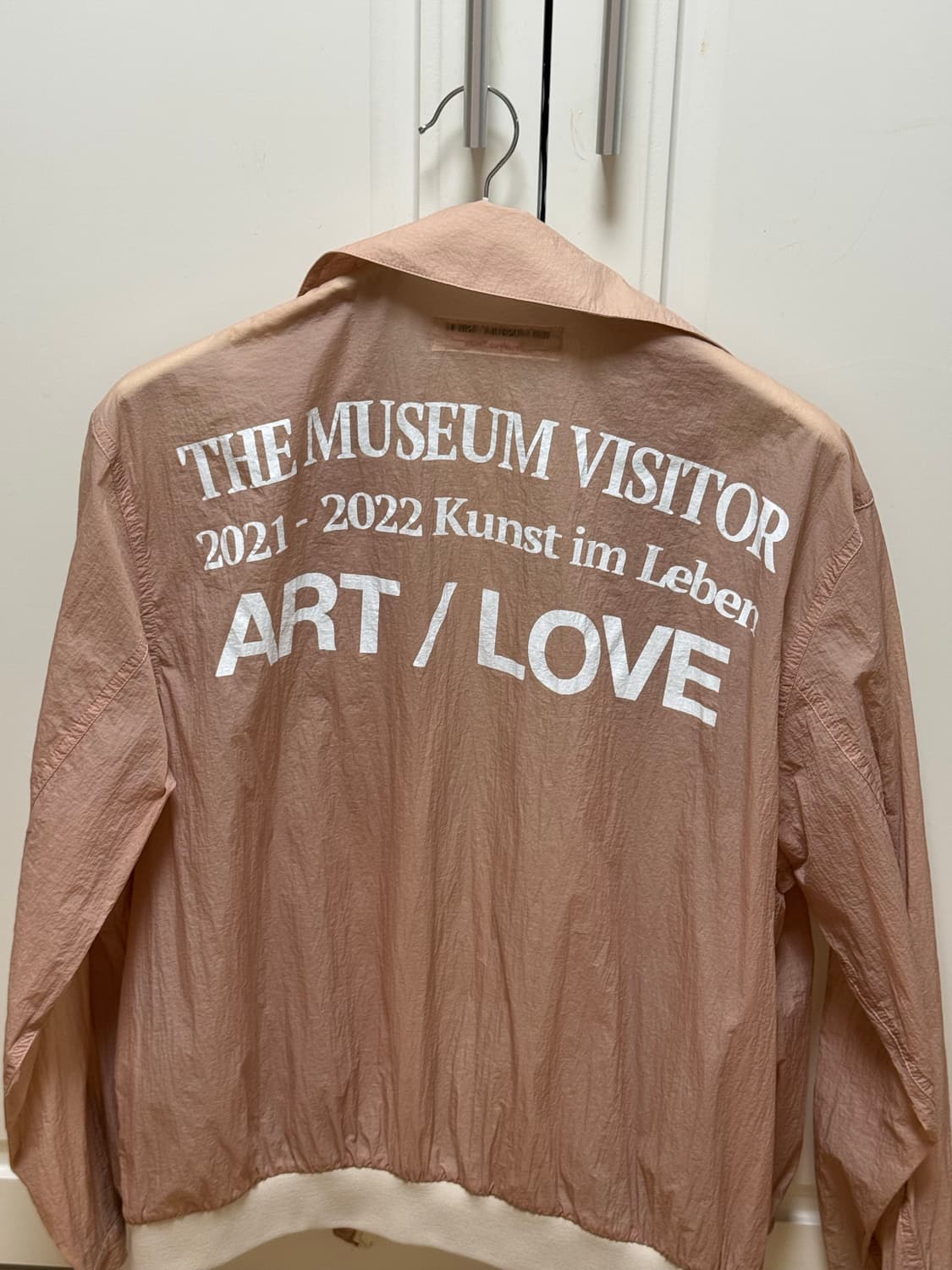 더뮤지엄비지터 art/love 바람막이 상품이미지1