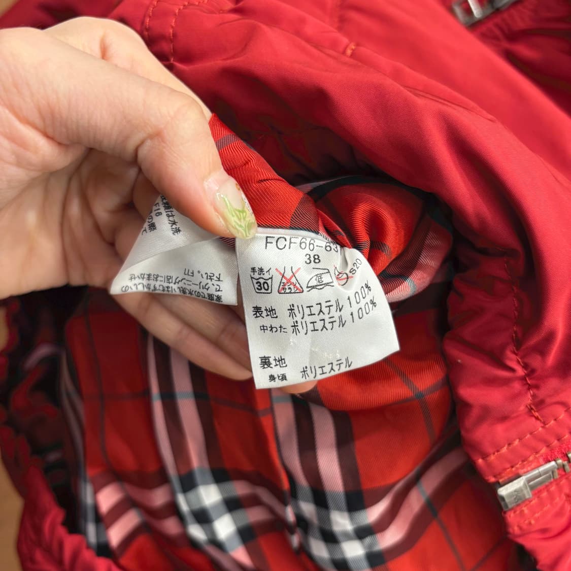 버버리 블루 라벨 패딩 점퍼 퍼 트리밍 후드 체크 안감 배색 디테일 레드 상품이미지7