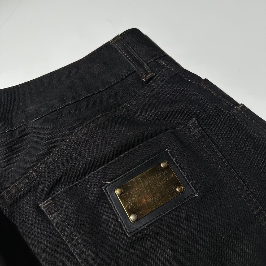 돌체 앤 가바나 Y2K 레더 패치 스트레이트 데님 팬츠 상품이미지4