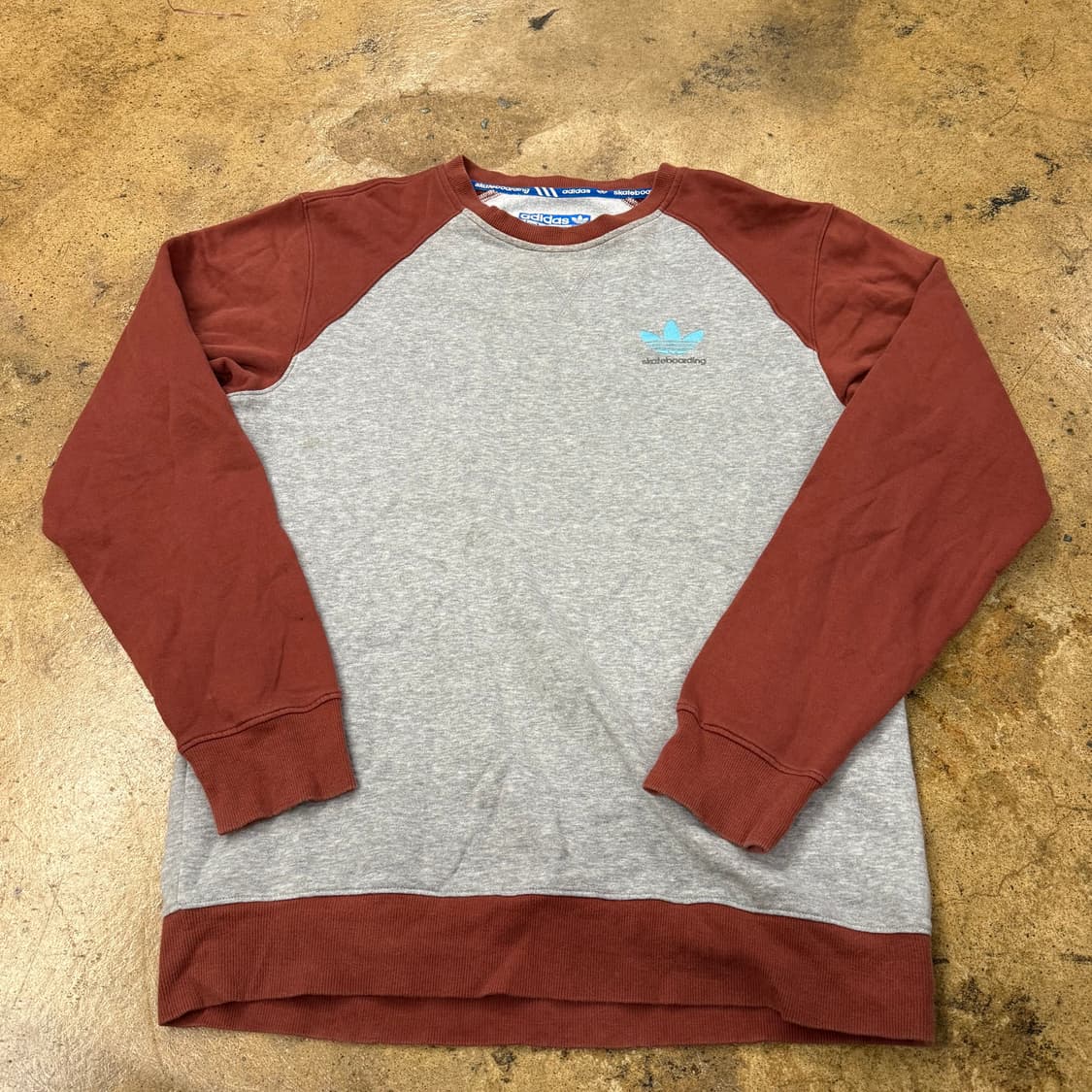 아디다스 그레이 브라운 배색 나그랑 맨투맨 95 상품이미지2