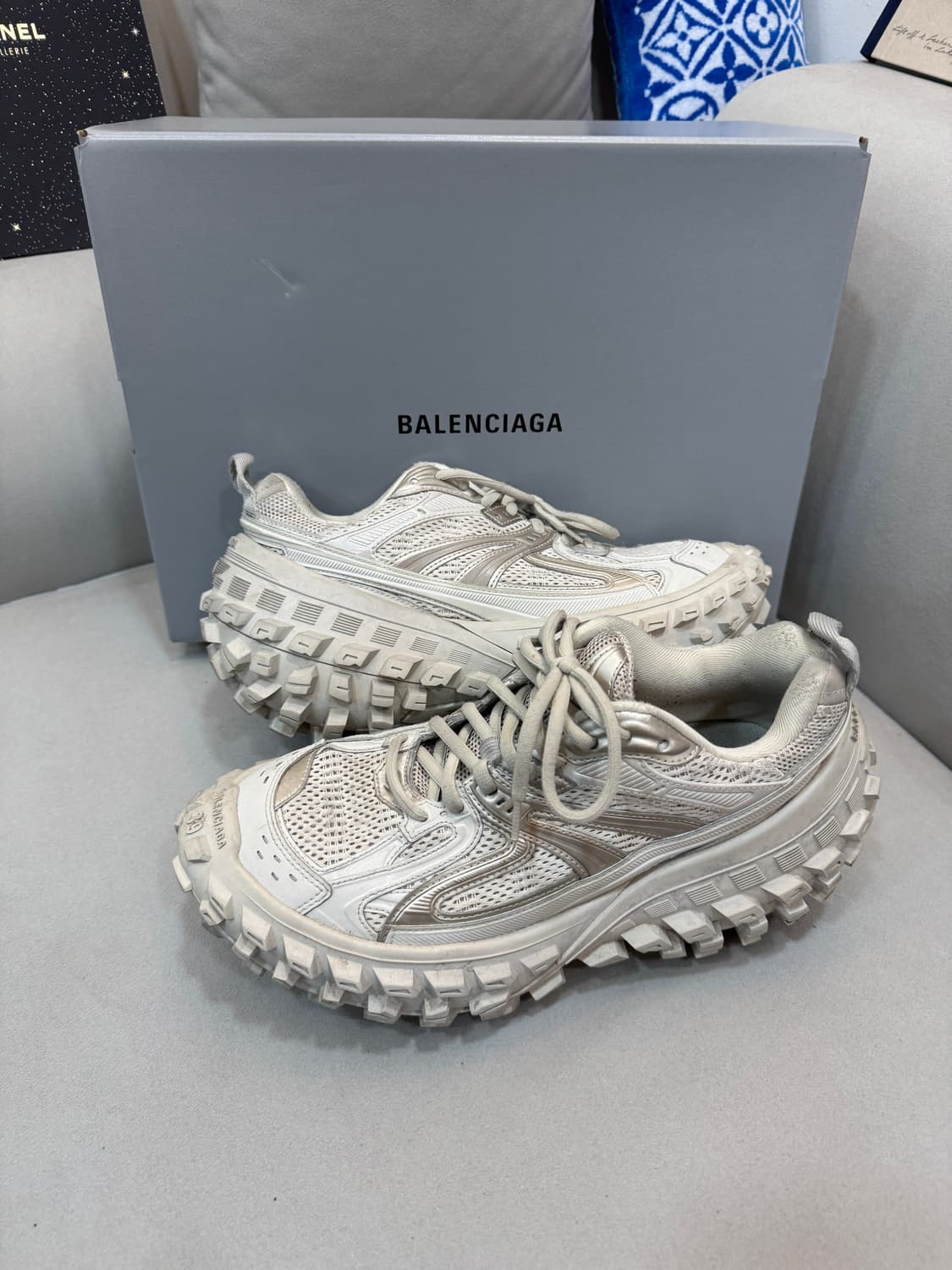 발렌시아가 디펜더 스니커즈 39사이즈  상품이미지1