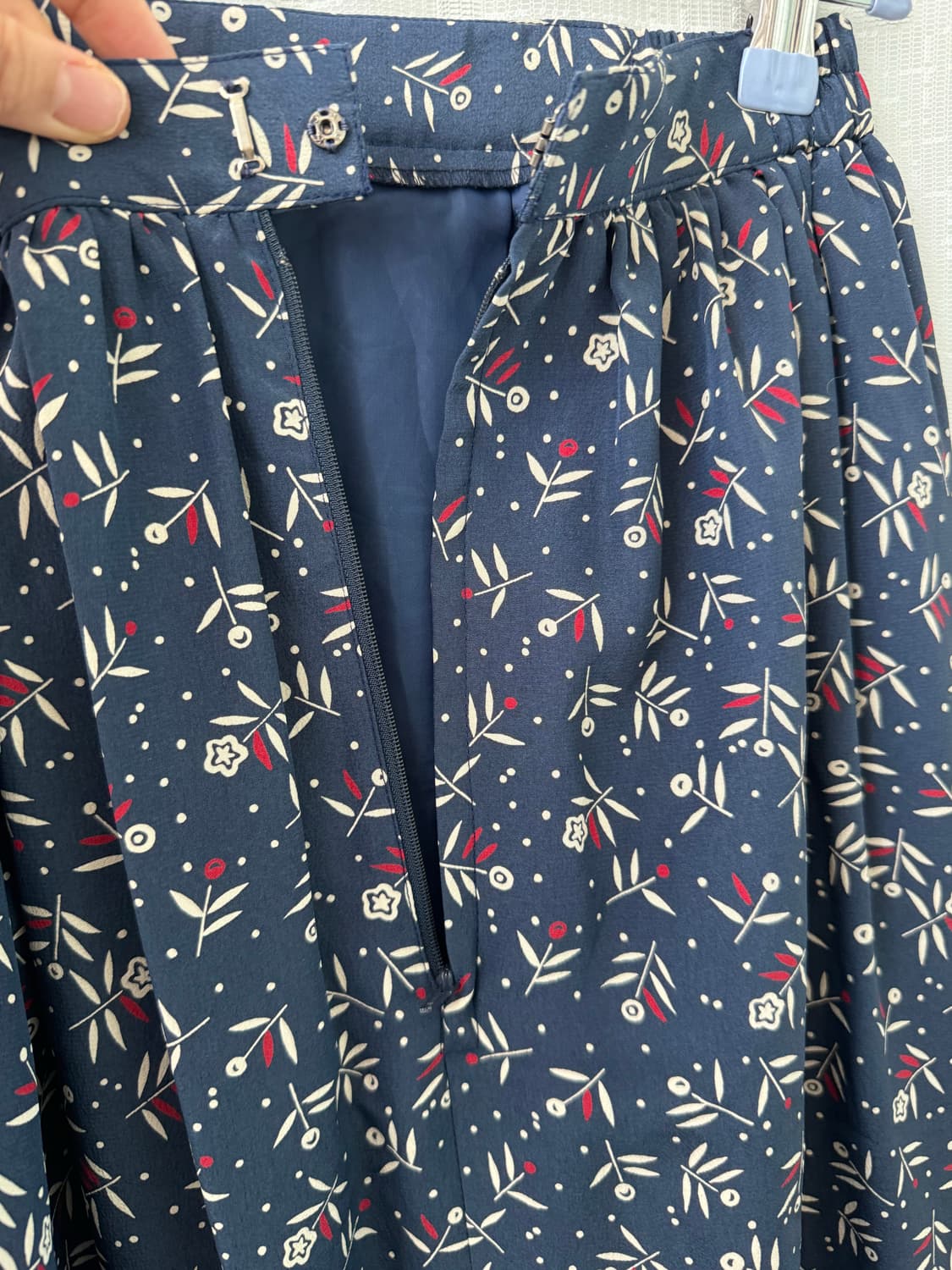 네이비 플라워 패턴 레이스 롱치마 상품이미지5