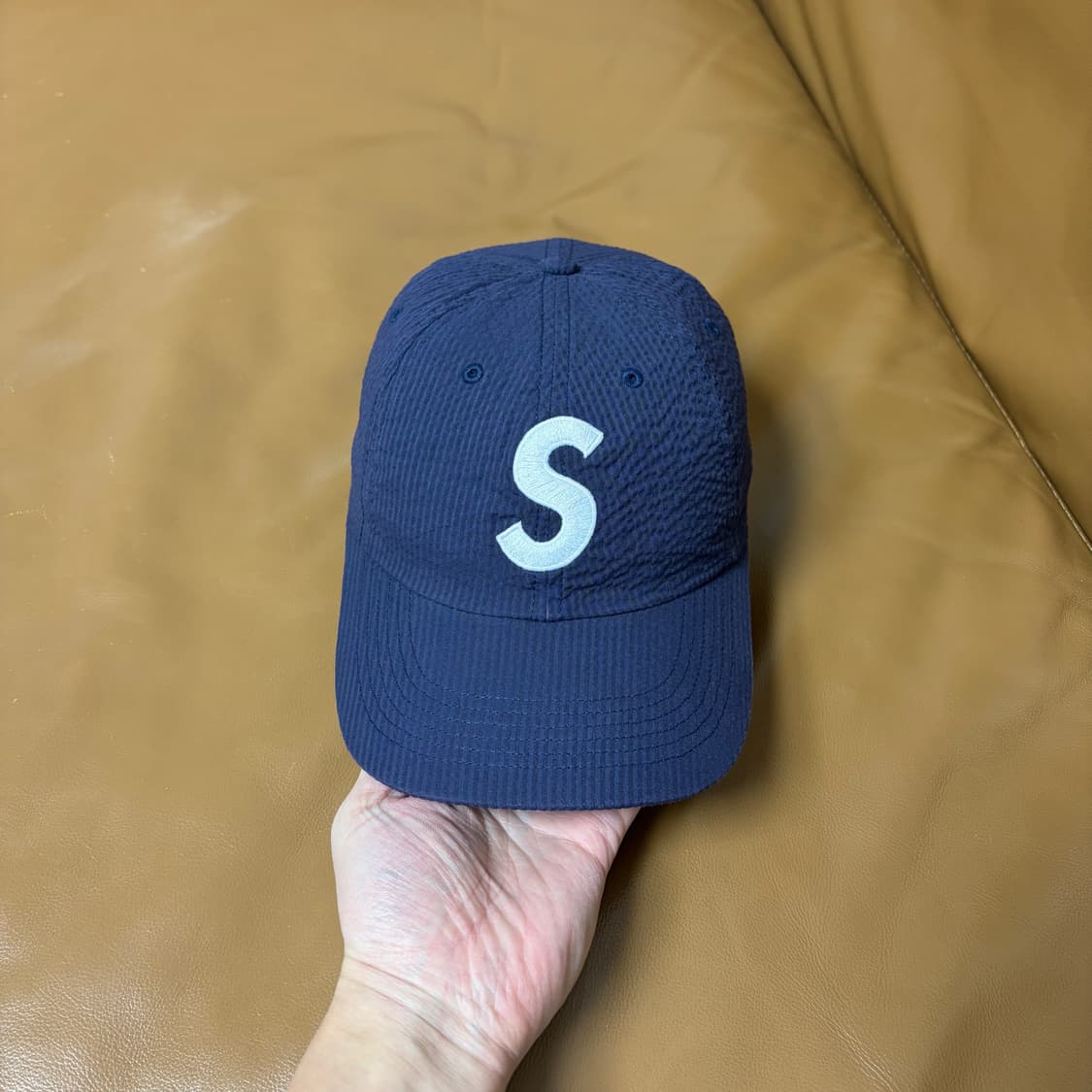 슈프림 S로고 6패널 볼캡 모자 24SS 시어서커 네이비 상품이미지3