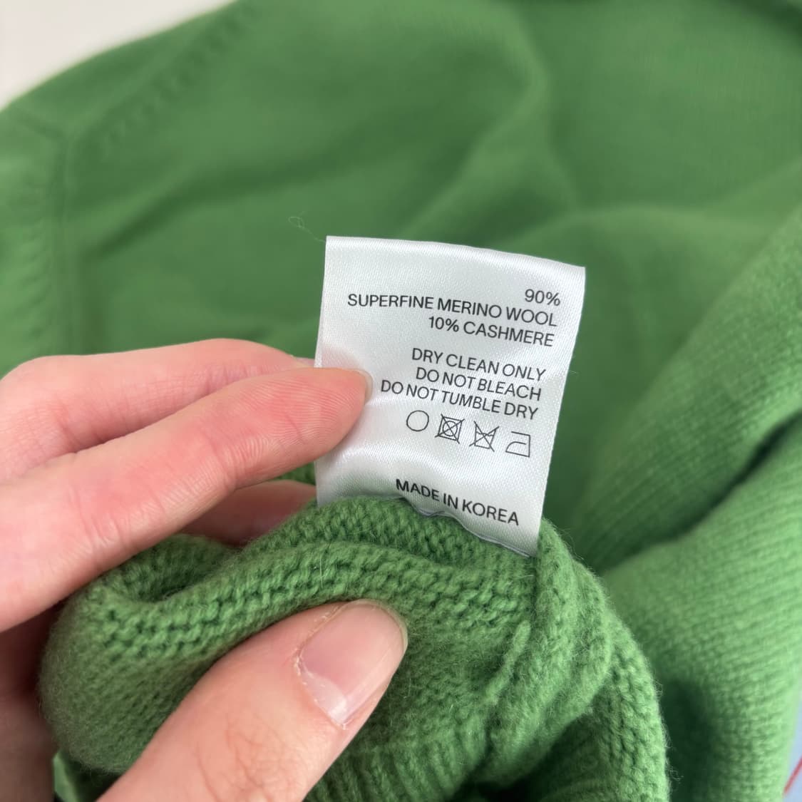 브이넥 니트 Deep V-neck Knit in Green (실착1회) 상품이미지5
