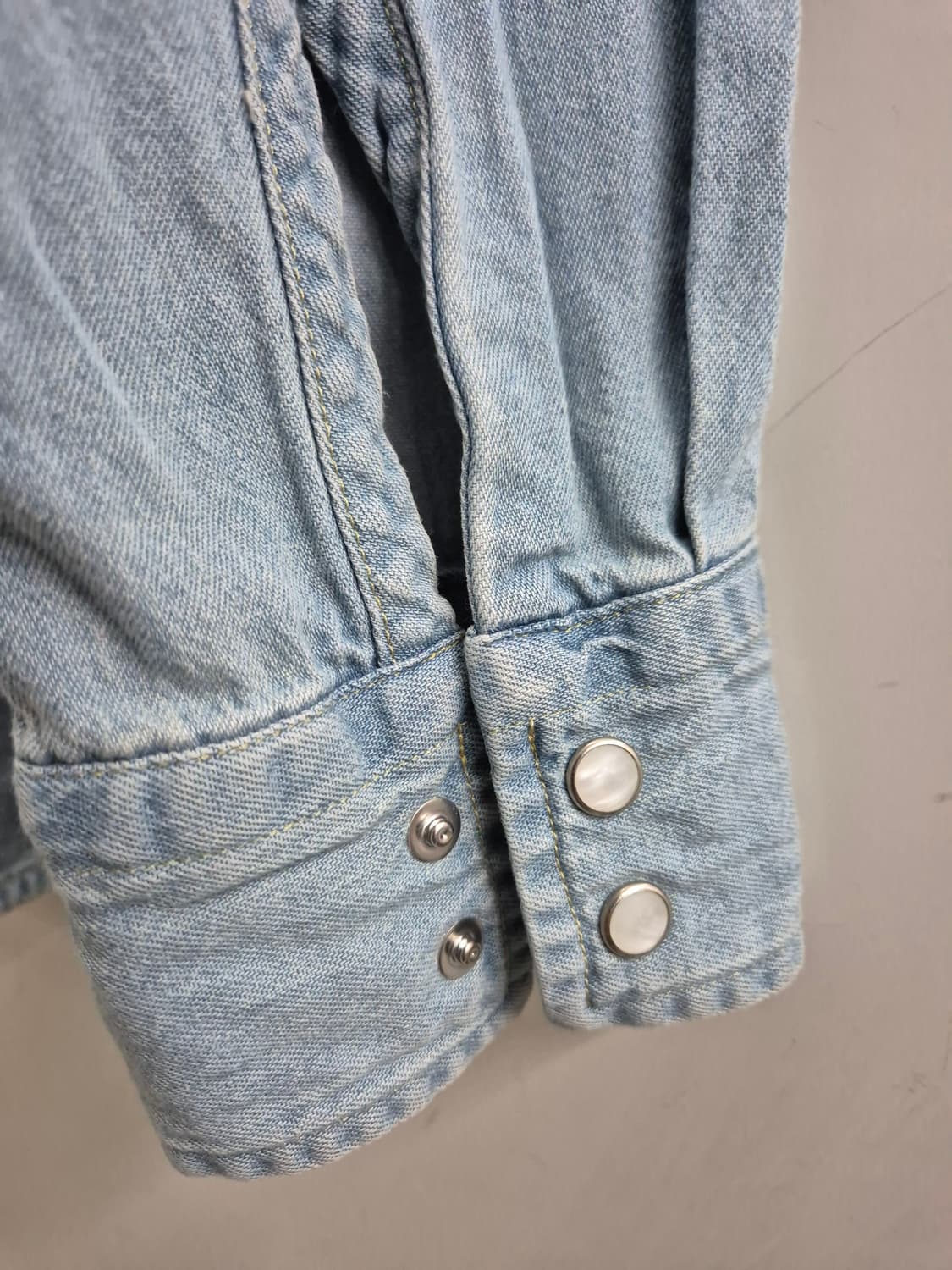 리바이스 클래식한 바스토우 웨스턴 데님 셔츠(M) 상품이미지4