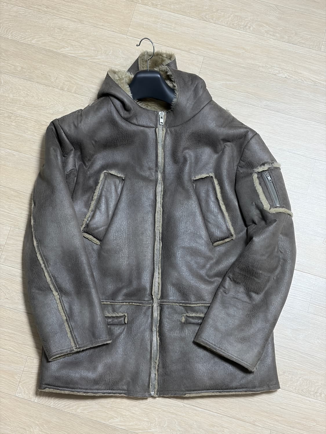 (유일매물) 고샤 루브친스키 후드 타우페 무스탕 자켓 상품이미지4