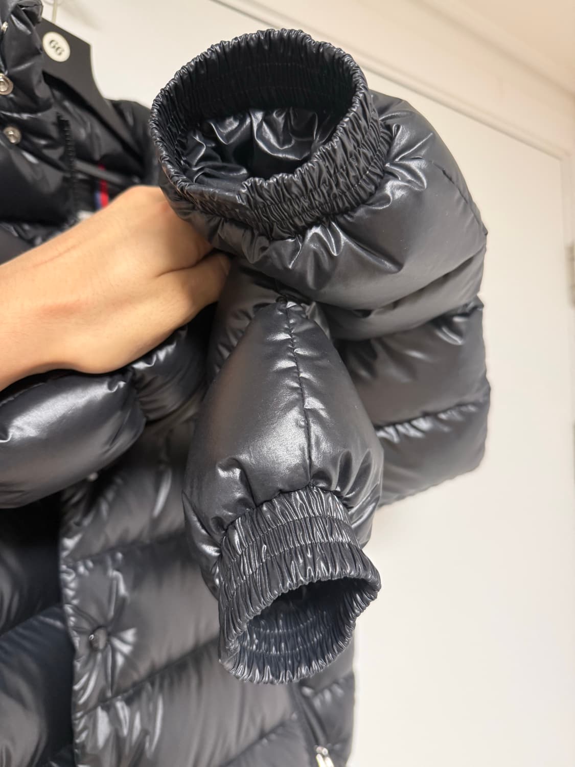 [100-105사이즈] 몽클레어 24fw Lule 룰레 숏패딩 유광 블랙 상품이미지8