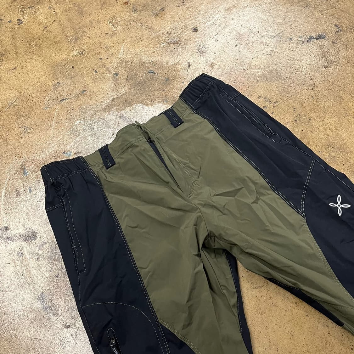 [정품/XL] 몬츄라 블랙 카키 배색 등산 바지 b19 상품이미지1