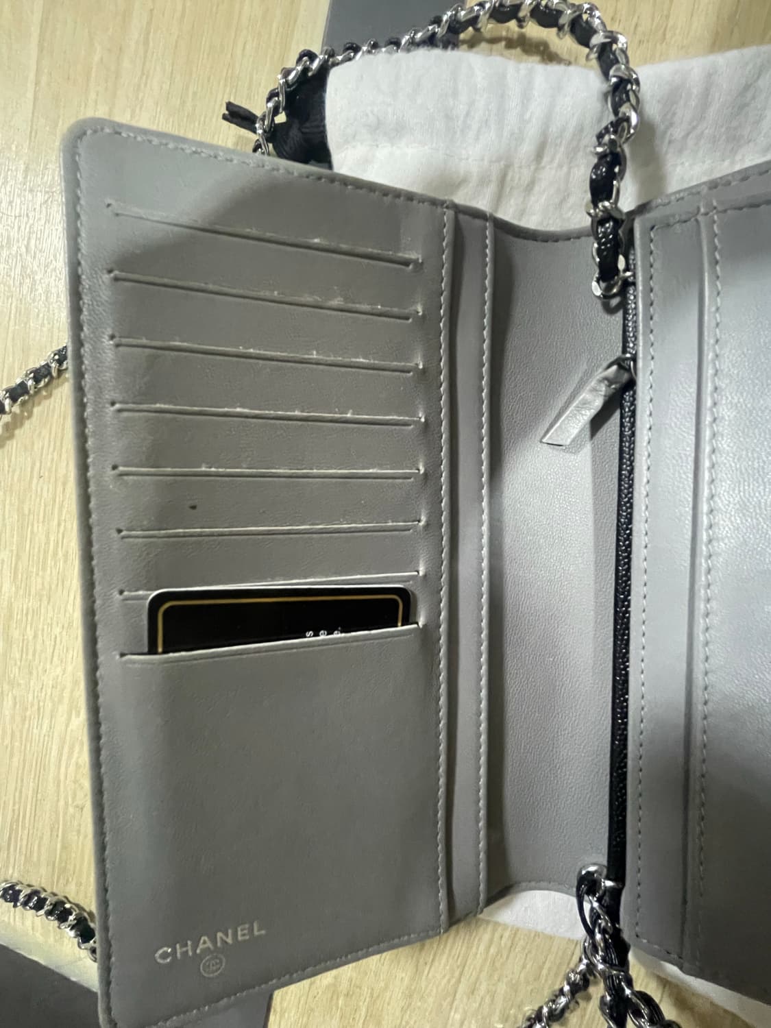 샤넬 보이 플랩지갑 상품이미지8