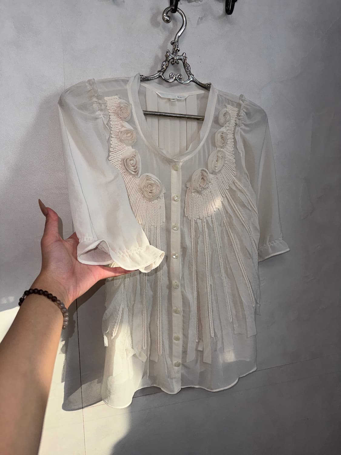 G-cut ivory draped flower silk sheer bl 상품이미지4