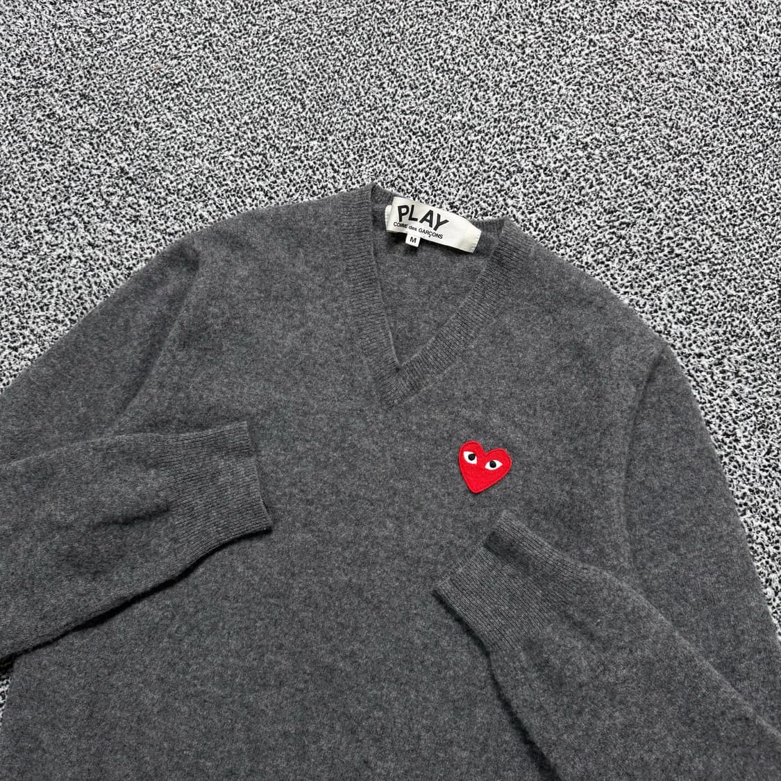 Name : 꼼데가르송 레드와펜 브이넥 니트 :)  상품이미지2