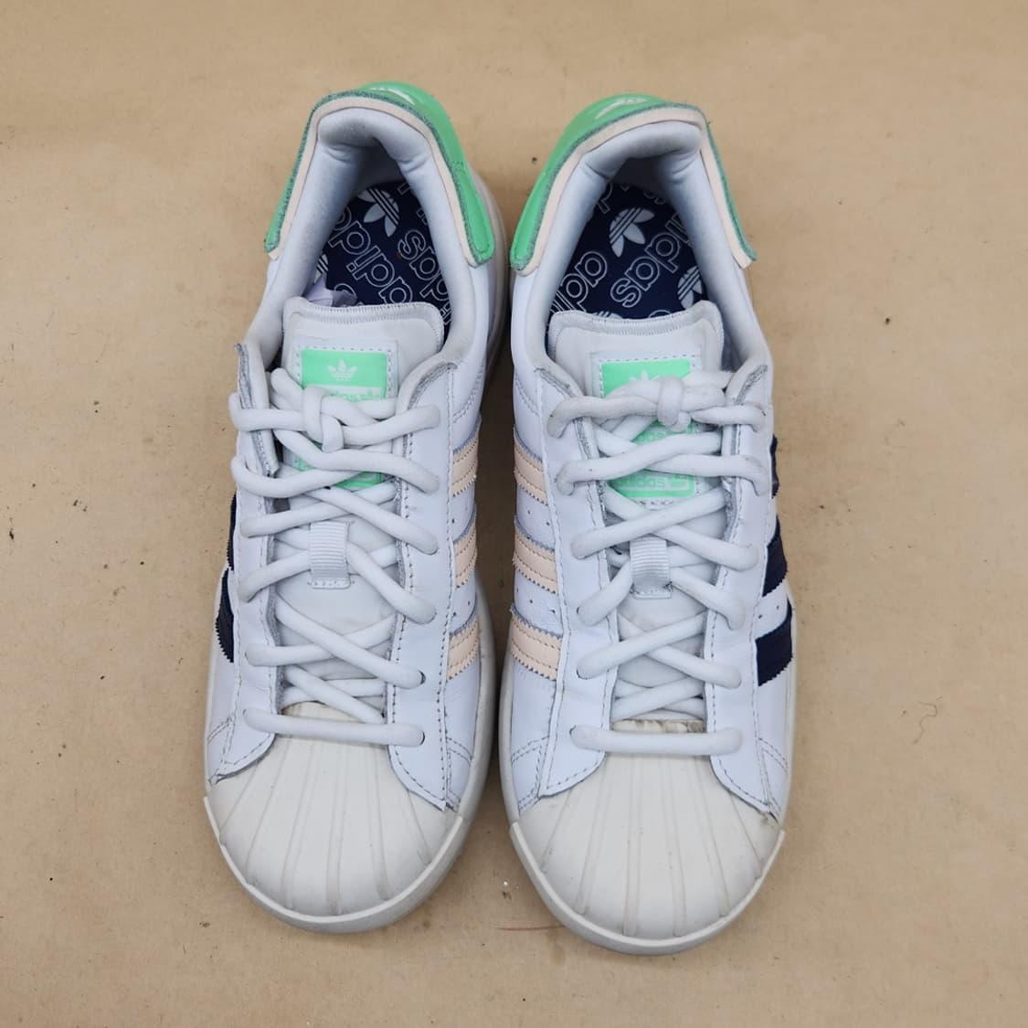 아디다스 슈퍼스타 아윤 운동화245 상품이미지2