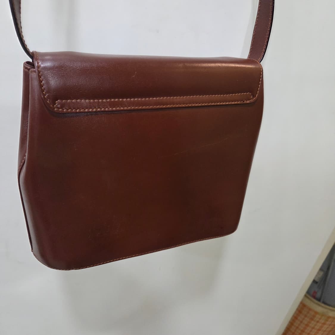 페라가모 미듐 크로스백 상품이미지5