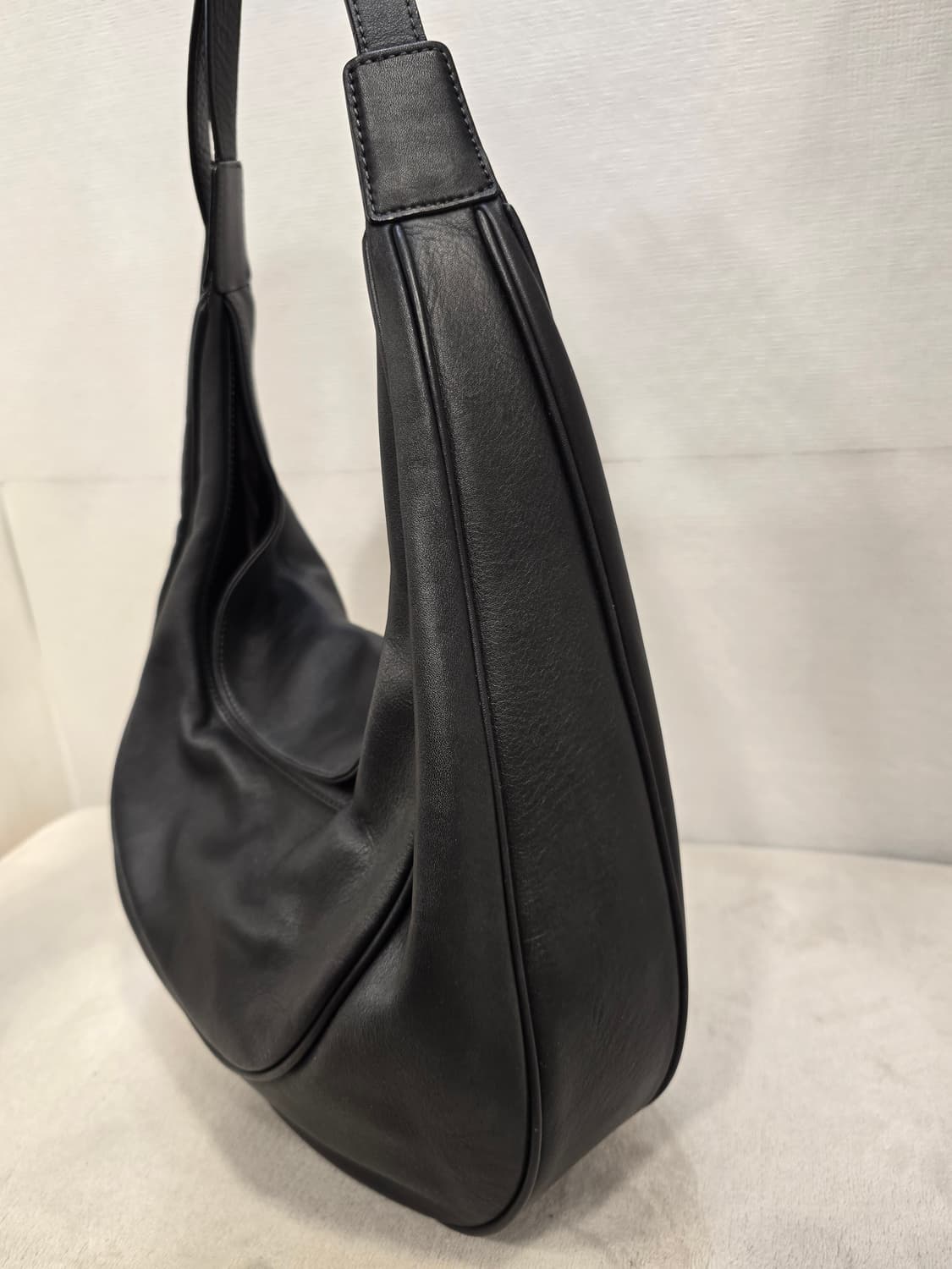 엘바테게브 오스트라백 블랙 호보백 숄더백 상품이미지5