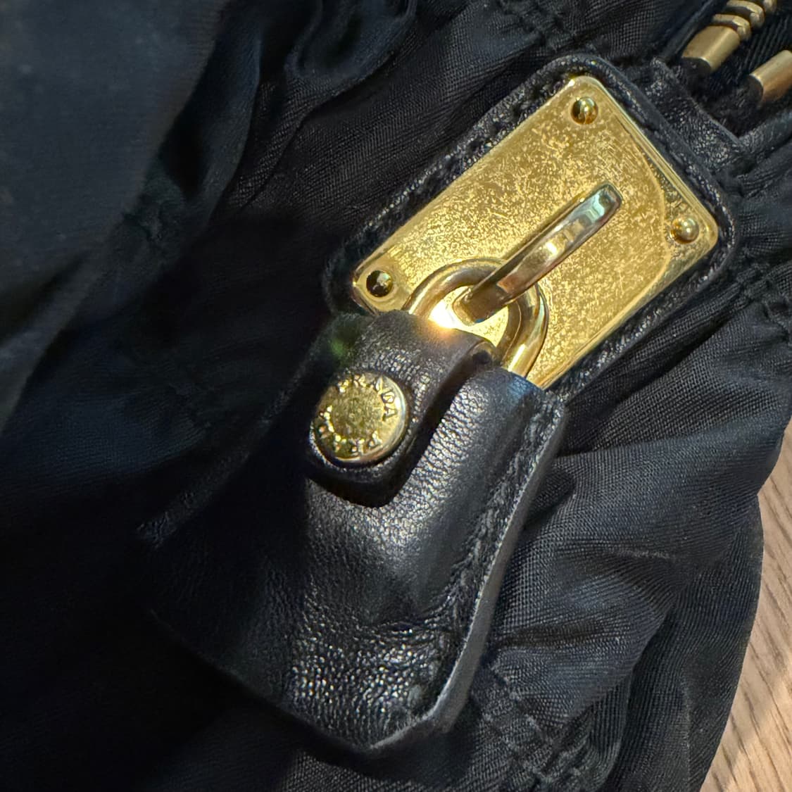 프라다 테수토 고프레 나일론 토트백 상품이미지8