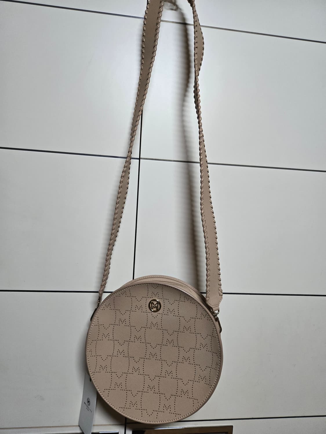 메트로시티 베이지 탬버린 크로스백(택달린새상품) 상품이미지3