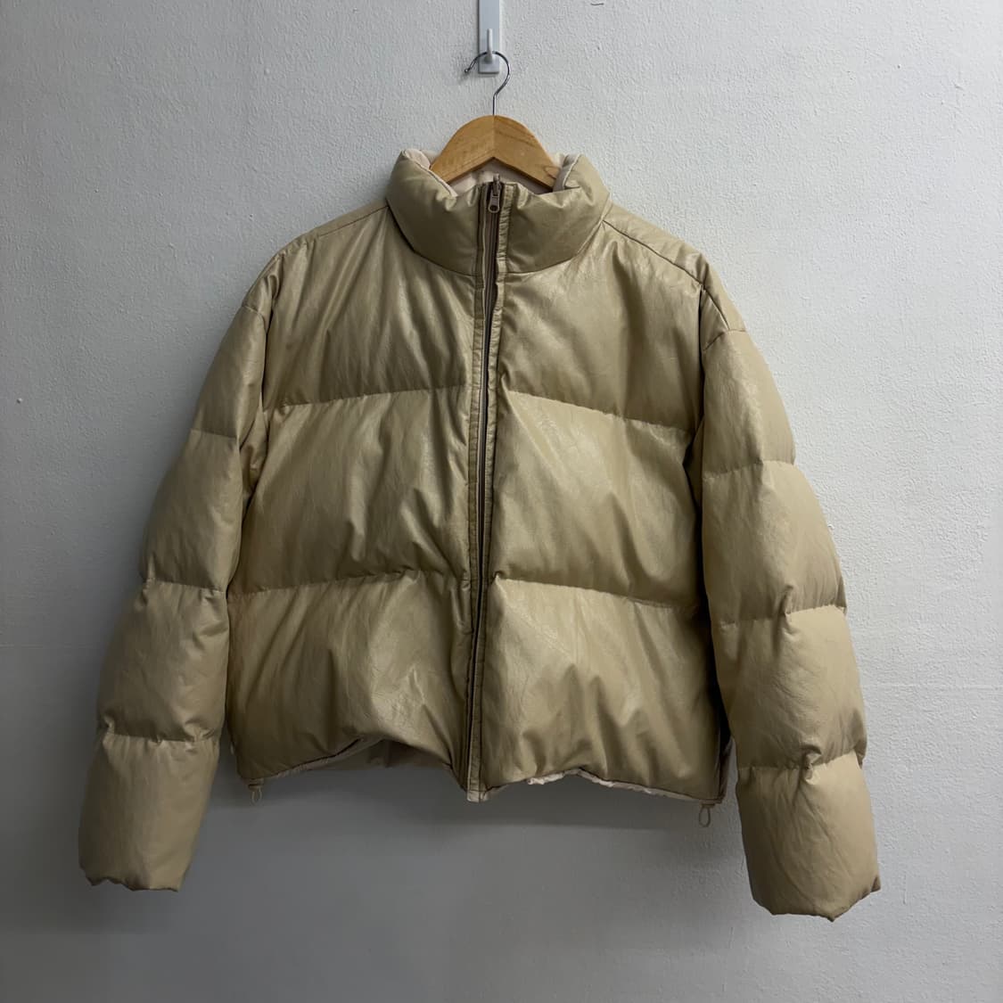 아모멘토 비건레더 리버시블 패딩(M) 상품이미지1