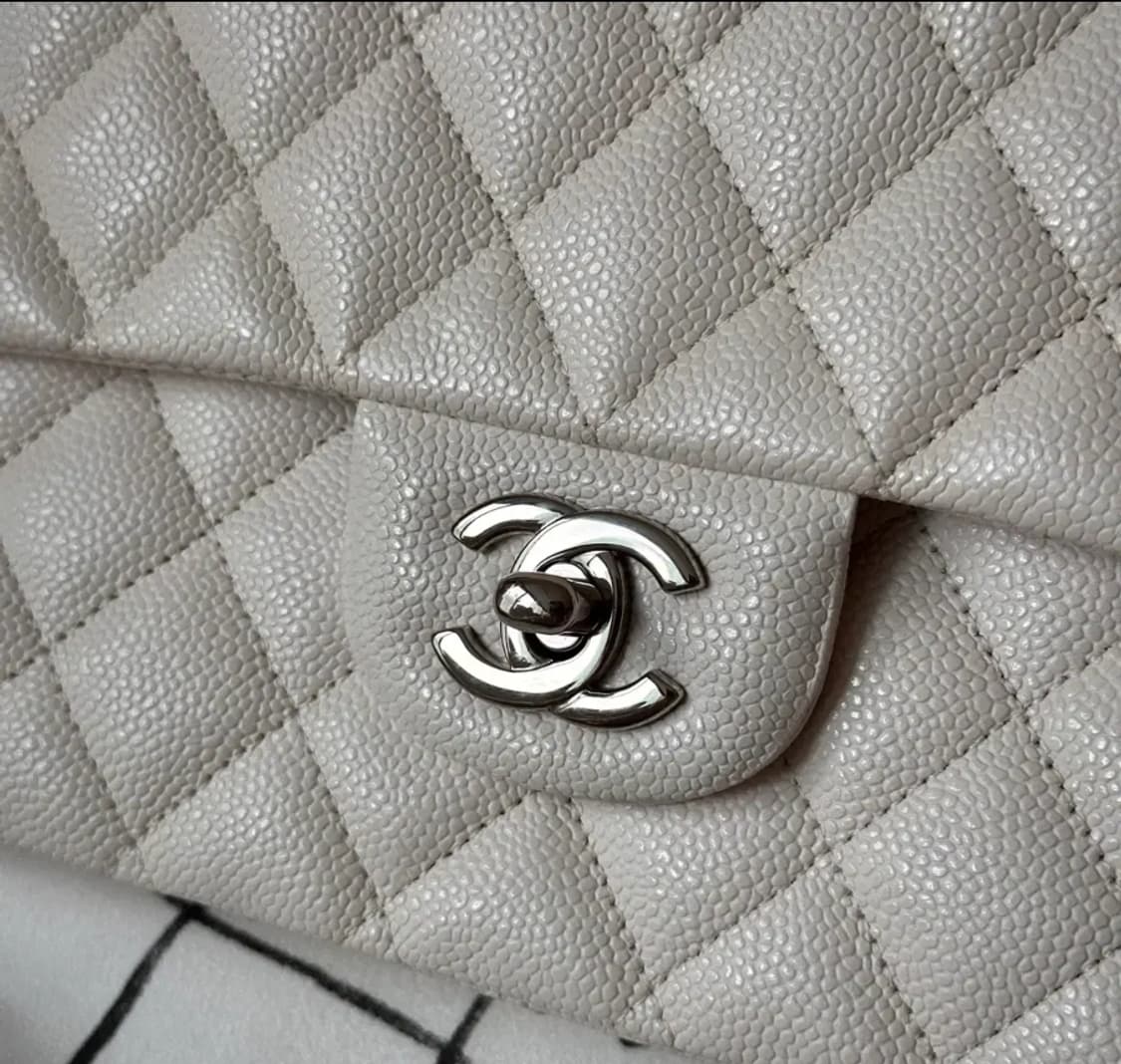 [정품/OS] 샤넬 클래식 미듐 화이트 캐비어 은장 상품이미지3