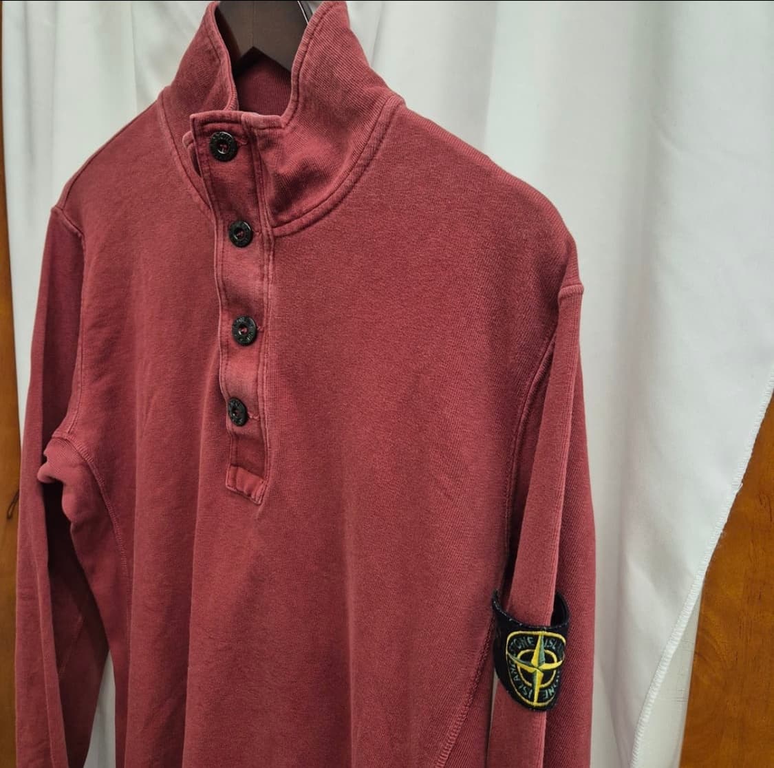 XL) 스톤아일랜드 하이넥 버튼다운 스웨트 셔츠 반집업 105 상품이미지3